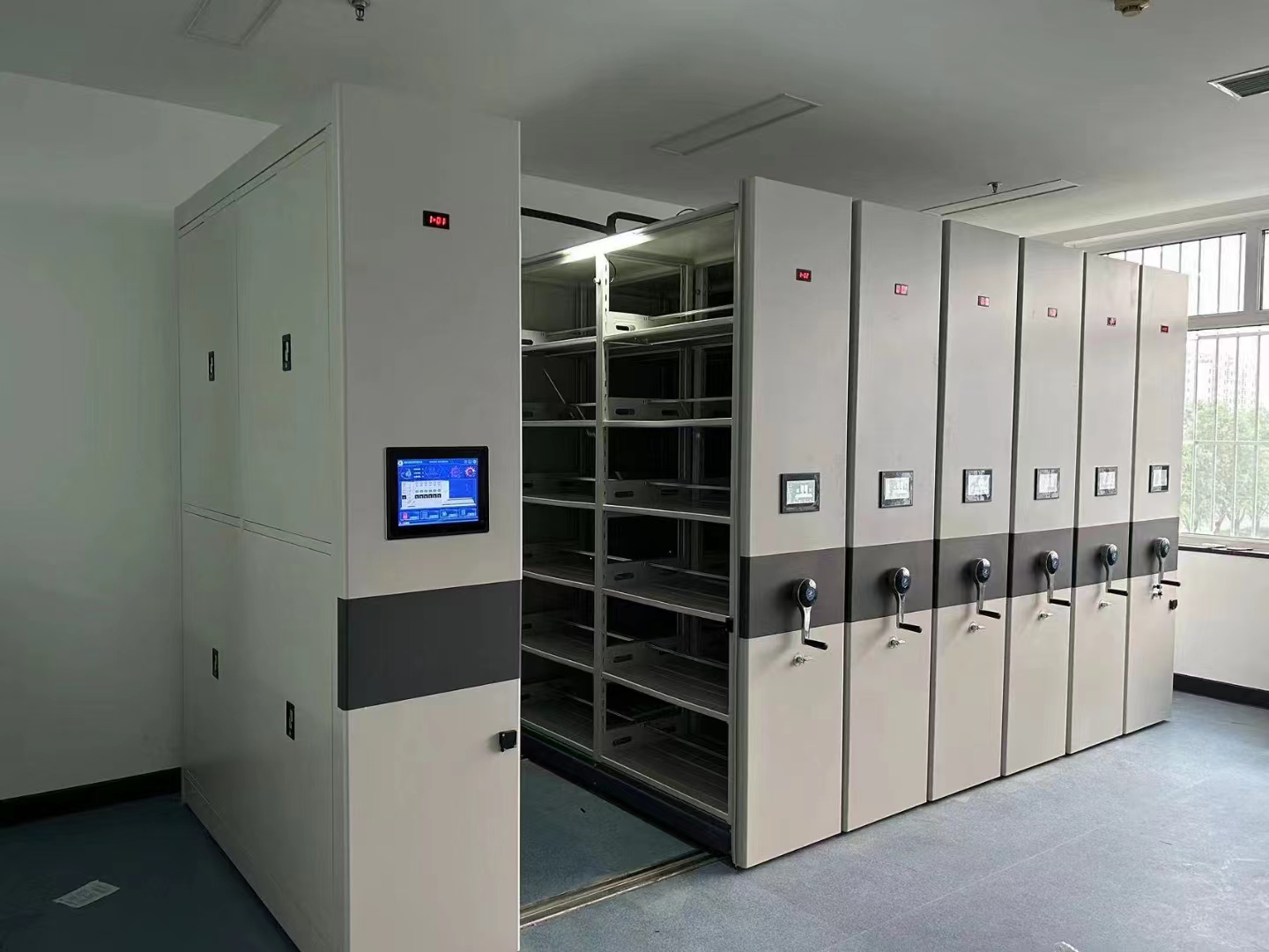 智能赋能空间：档案密集架的数字化存储革命「虎恒智能」